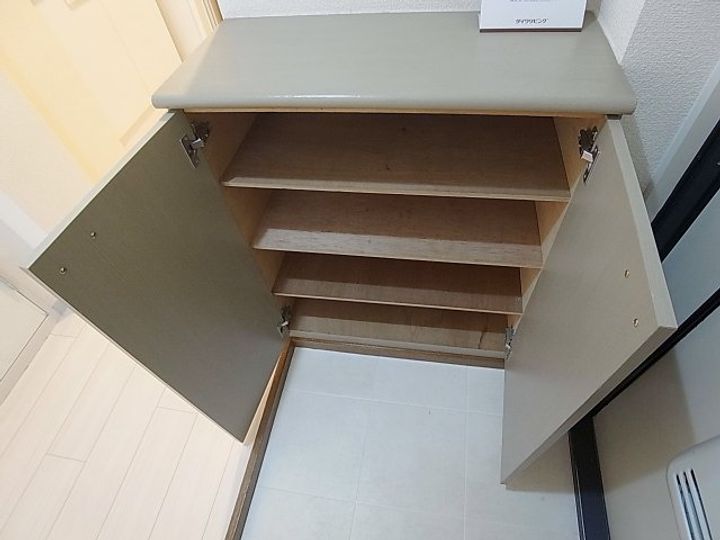 イーストヒルズ平野の玄関