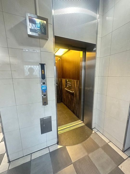 東京都新宿区西新宿8(マンション)の賃貸物件の地図