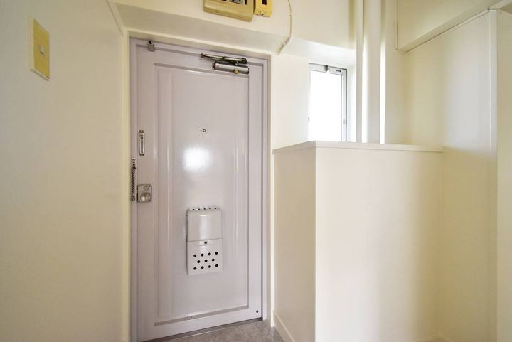 東京都八王子市小比企町(マンション)の賃貸物件の玄関