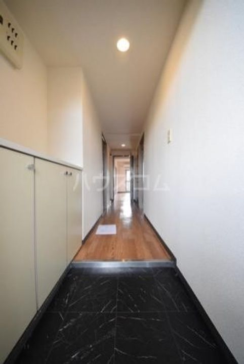 コスモリード八王子の玄関