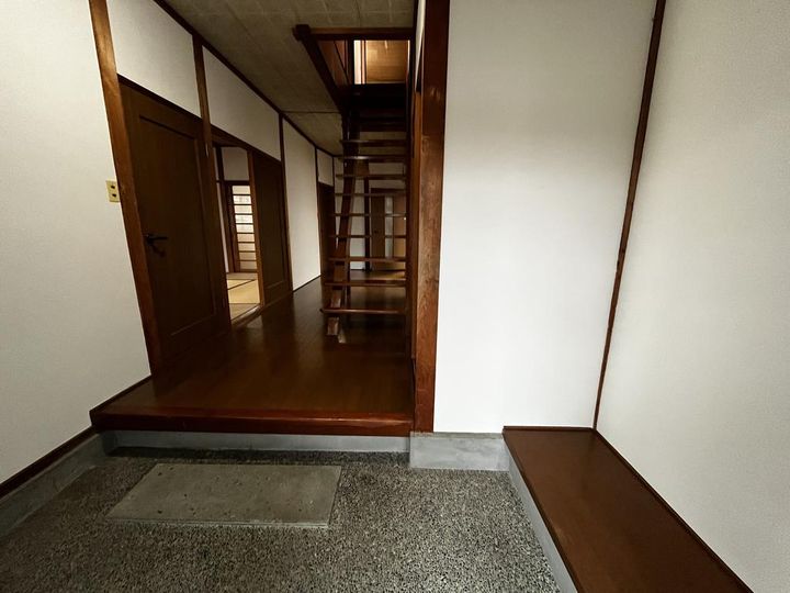 石川県野々市市稲荷2(一戸建)の賃貸物件の玄関