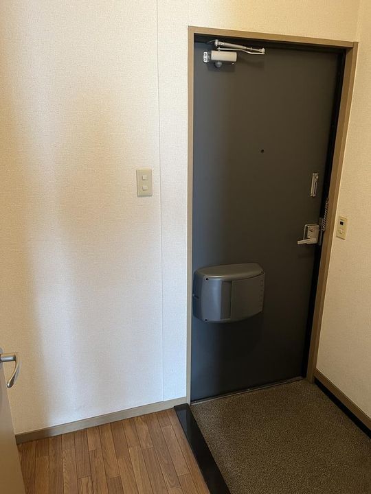ハイツビーラインの玄関