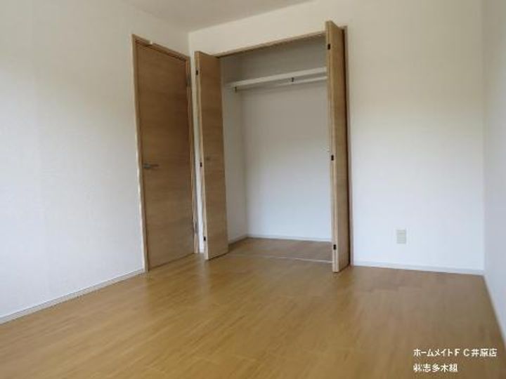 ニューコーポ高屋 Bの居間