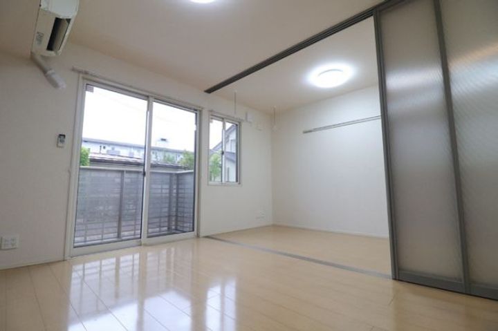 福島県福島市泉字一本橋(アパート)の賃貸物件の居間