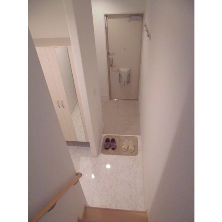 D-room本郷新IIの玄関