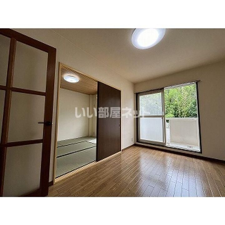 Surplus Twoコーポラス戸木の居間