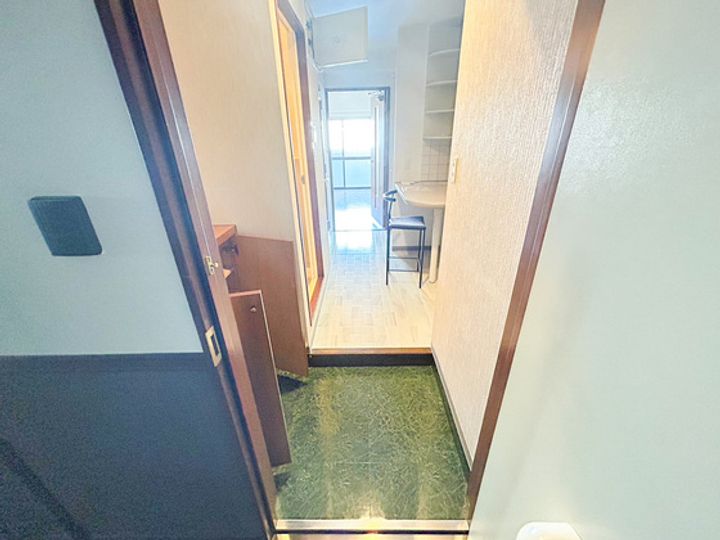 ラポール中島の玄関