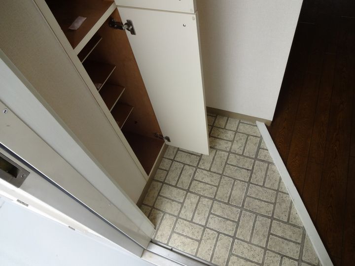 大阪府豊中市本町4(アパート)の賃貸物件の玄関