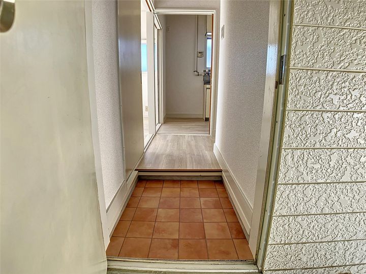 パールメゾン六番館の玄関