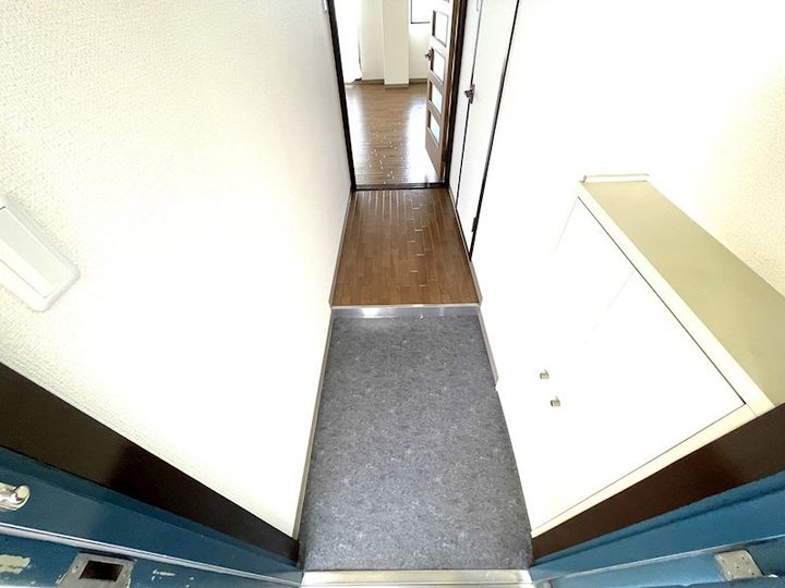 ツルミ ハイツの玄関