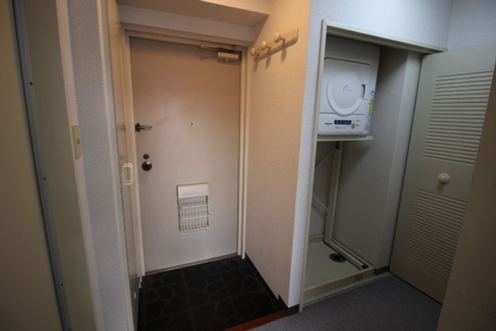 ライオンズマンション一高前第2 302の玄関