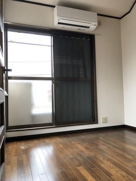 クレヨンハウスの居間