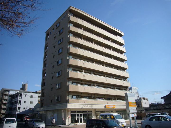 岡山県岡山市北区岡町(マンション)の賃貸物件の外観