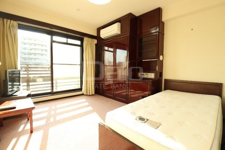 白金アパートメンツの居間