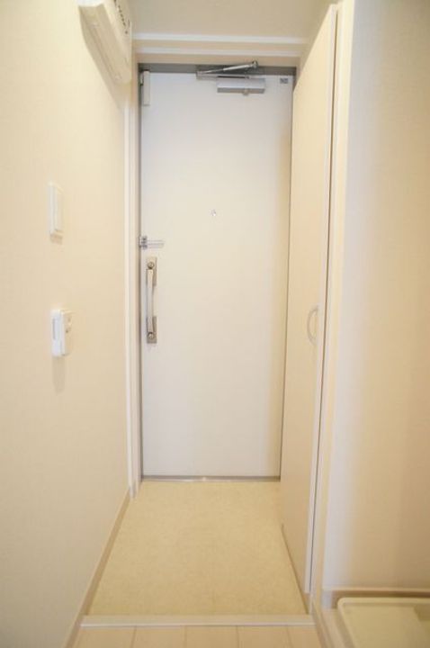 埼玉県さいたま市南区内谷4(マンション)の賃貸物件の玄関