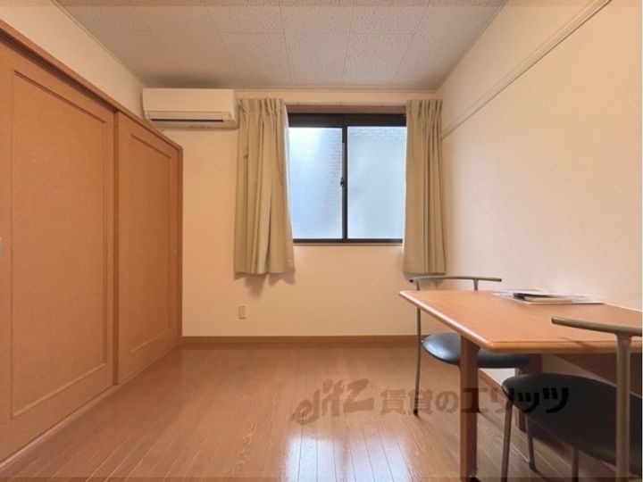 レオパレスハルサキの居間