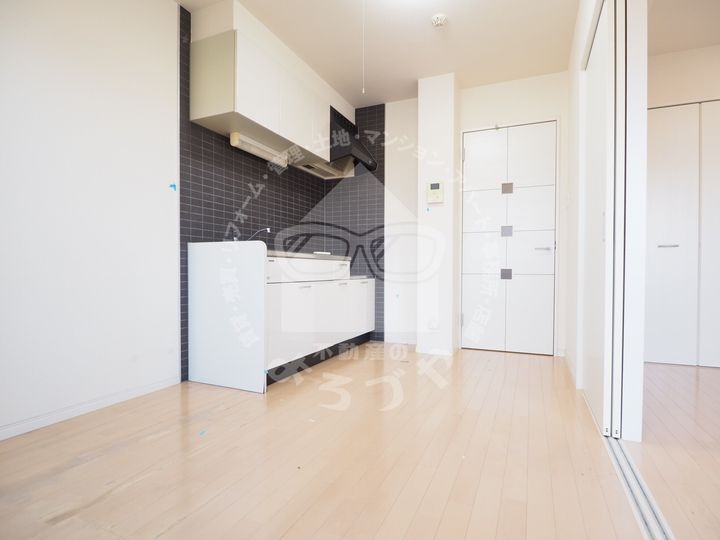 鹿児島県鹿児島市新屋敷町(マンション)の賃貸物件の居間