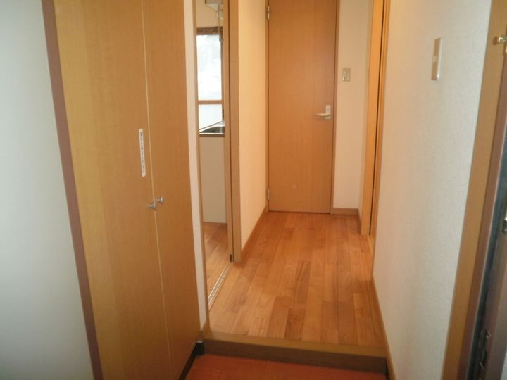 鹿児島県鹿児島市東谷山1(マンション)の賃貸物件の玄関