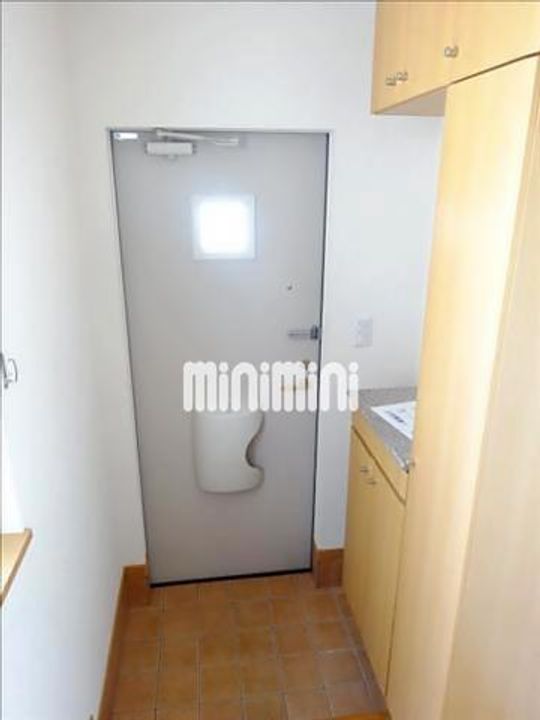 花メゾンCの玄関