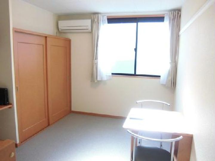 レオパレスアルブルの居間