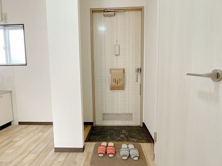 フォーブル三重野の玄関