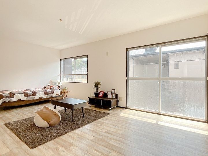 フォーブル三重野の居間