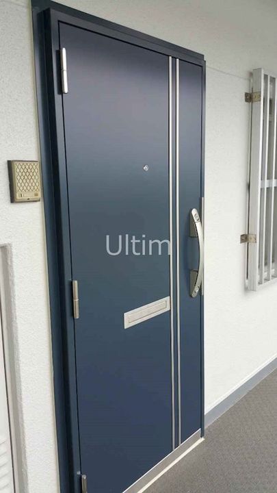 ファミール伏見の玄関