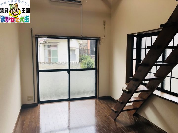 メイプル東小島の居間