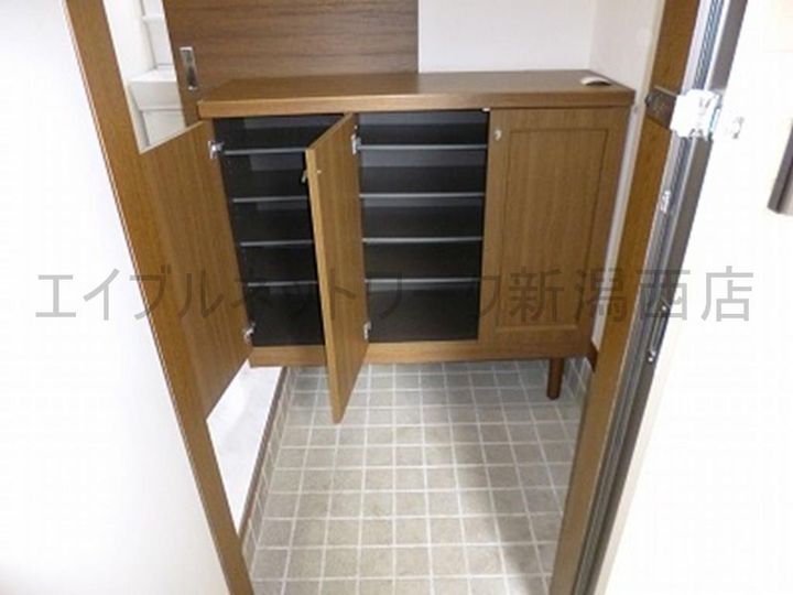 セブンワンテン Bの玄関