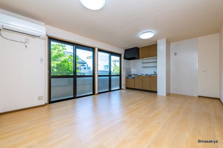 フェニックス・SIの居間
