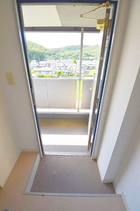岡山県岡山市北区宿(マンション)の賃貸物件の玄関