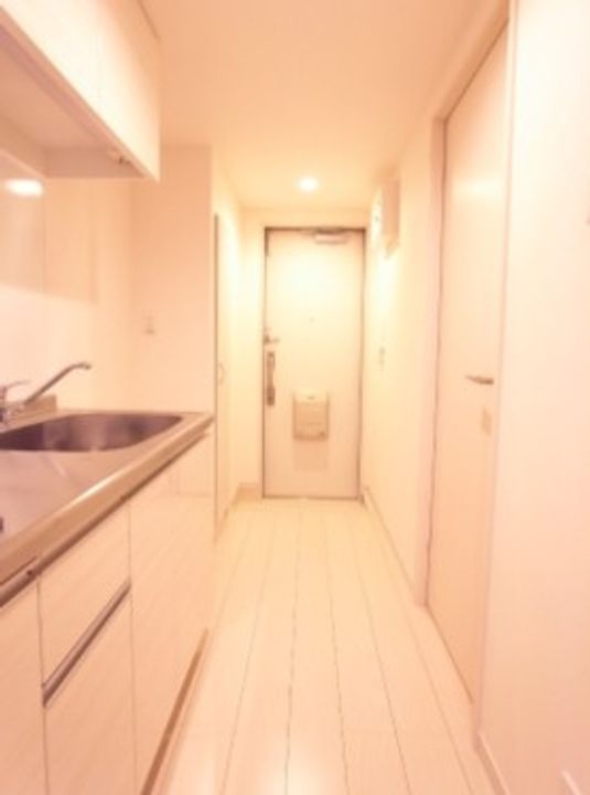 東京都足立区関原2(マンション)の賃貸物件の玄関