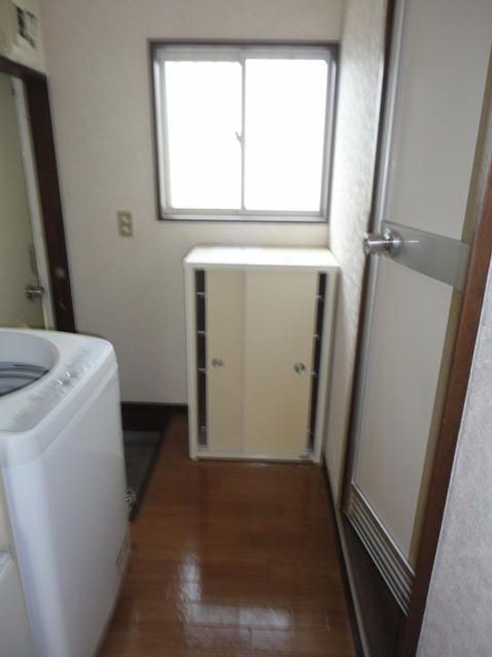 ペルソンヌ上依知の玄関