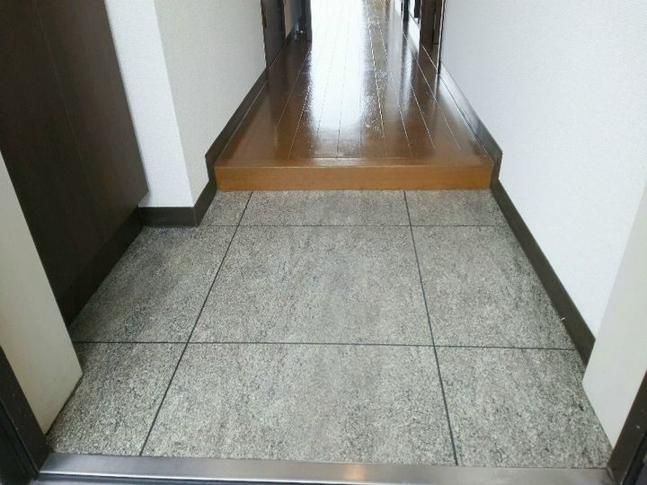 神奈川県横浜市鶴見区駒岡2(マンション)の賃貸物件の玄関