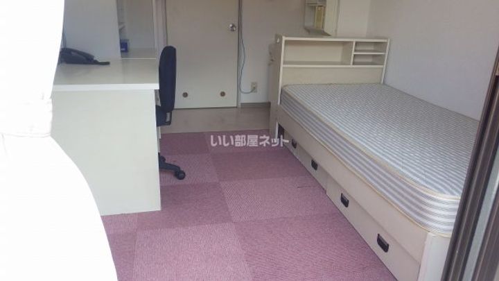 ドーミー赤池の居間