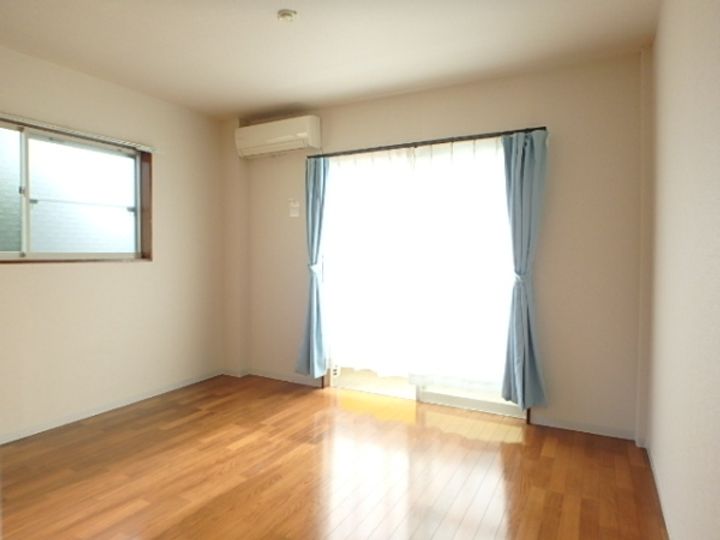 メゾネットカイセイ 2の居間