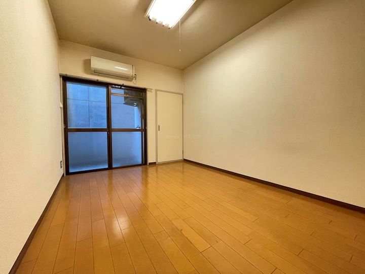 マンションカツマの居間