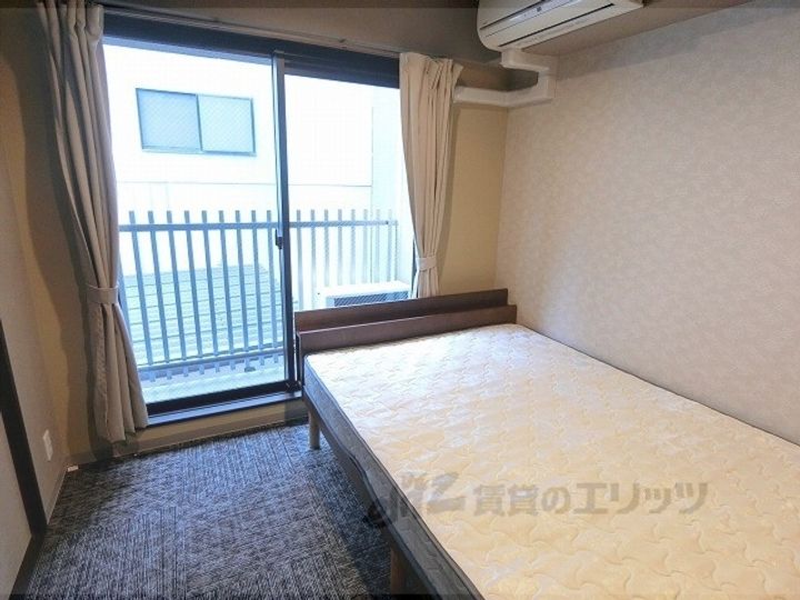 ロータス西陣の居間