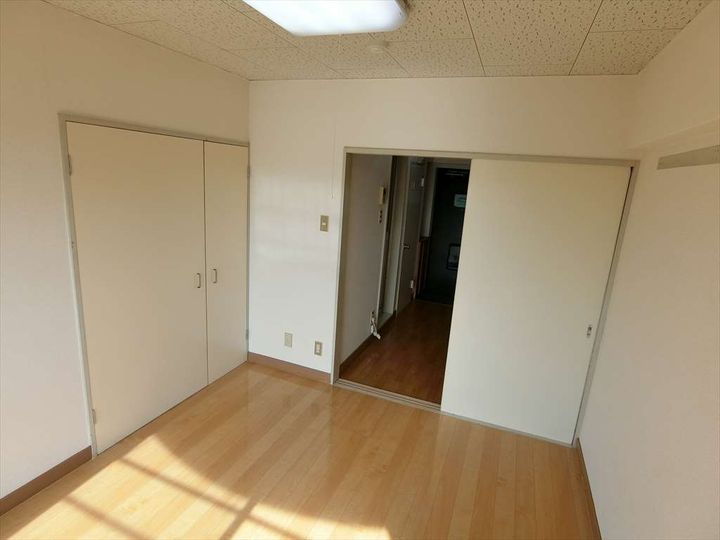 加島ビルの居間