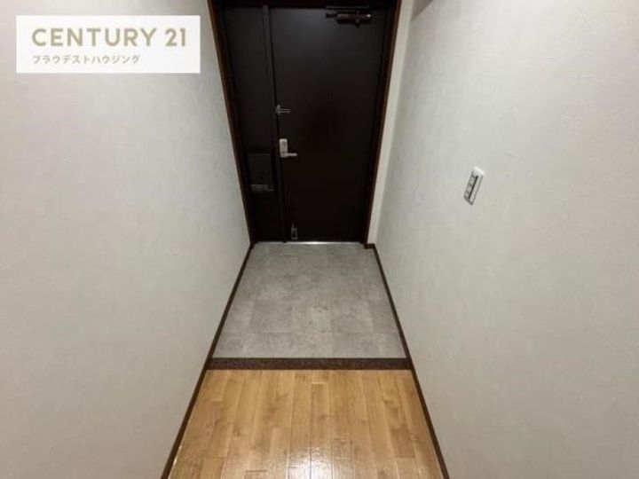 高見フローラルタウンイーストスクエア27の玄関