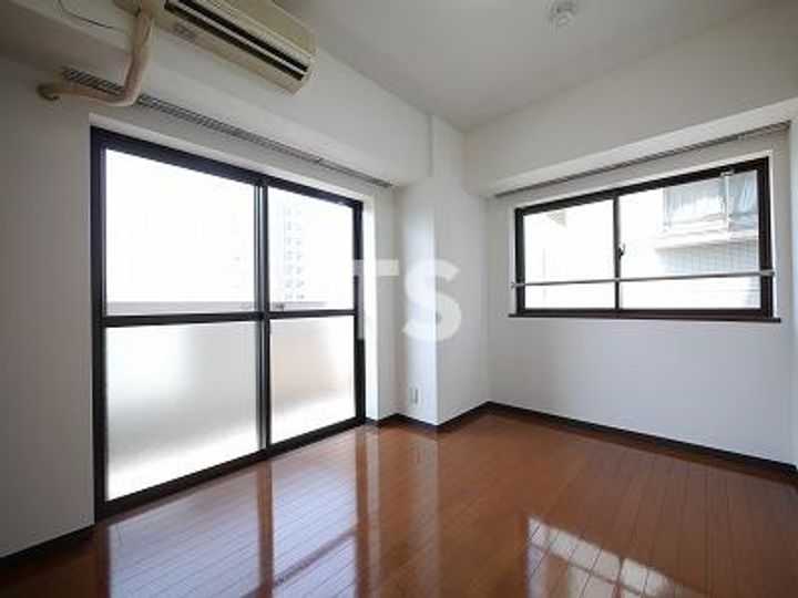 神奈川県横浜市神奈川区子安通1(マンション)の賃貸物件の居間