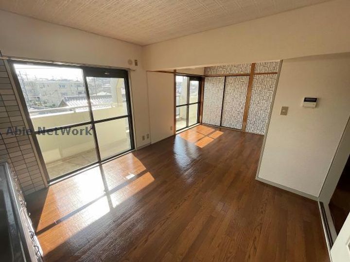 サンピュアトミタの居間