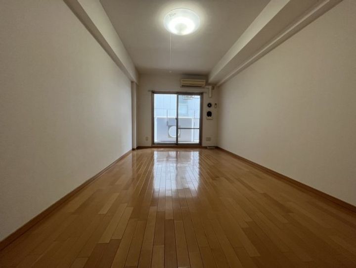 レジディア三宮東の居間