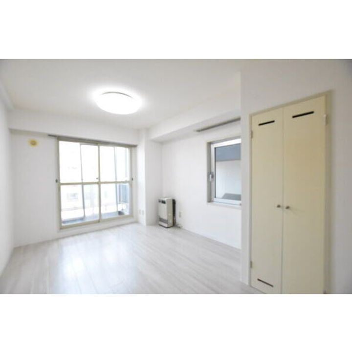 北海道札幌市中央区大通西15(マンション)の賃貸物件の居間