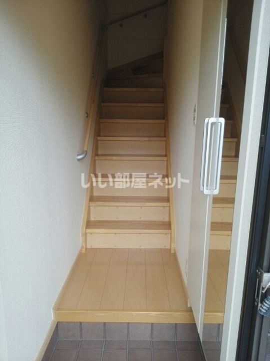 サニーリブB棟の玄関