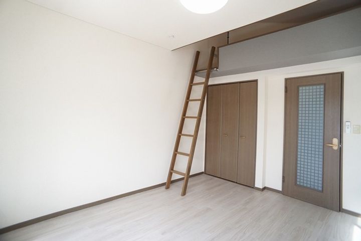 ジュネスIIIの居間