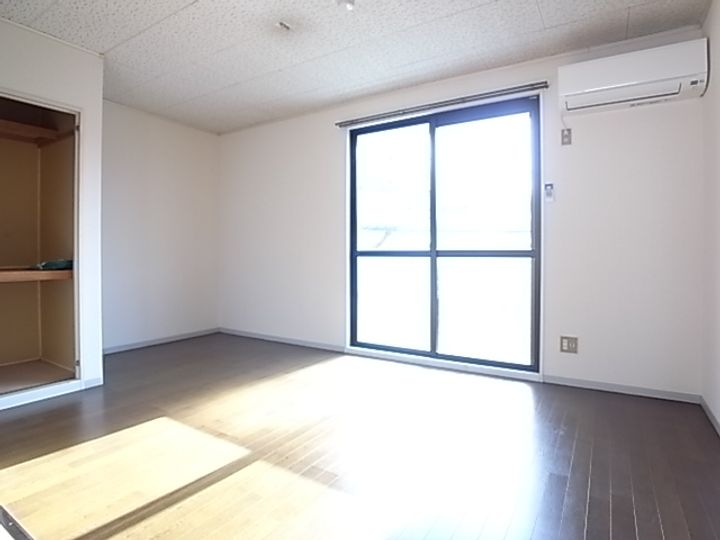 サンモールIの居間