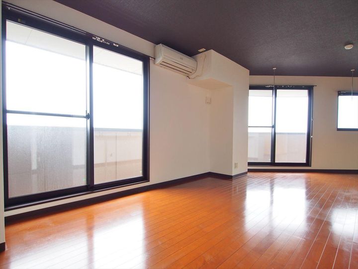 ファイブシティの居間