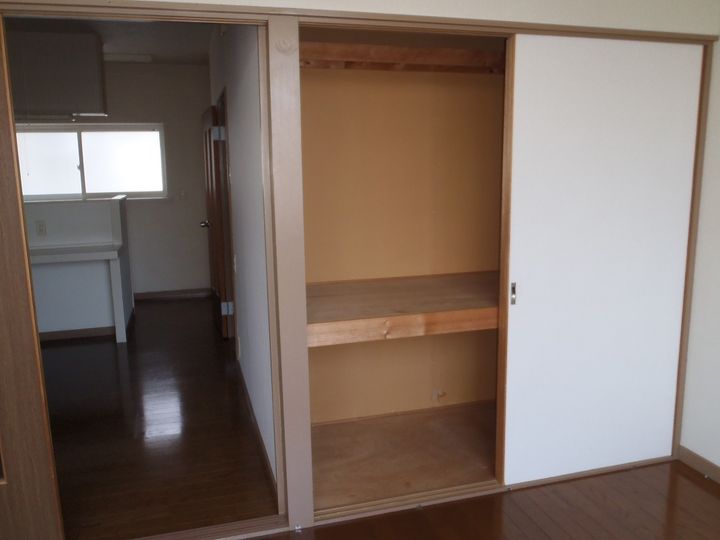 アメニティ川先の内装