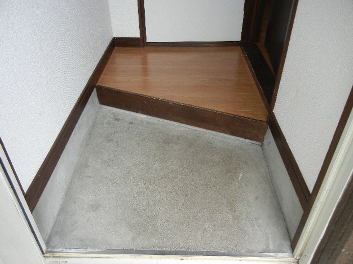 フローレンスミキA館の玄関